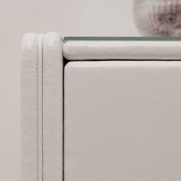 Комод «Алеро», 3 ящика, 1010 ? 375 ? 765 мм, экокожа, стекло, цвет взбитые сливки